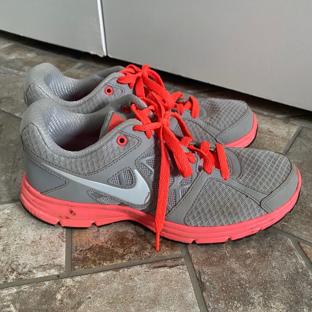 Nike Tennis Shoes